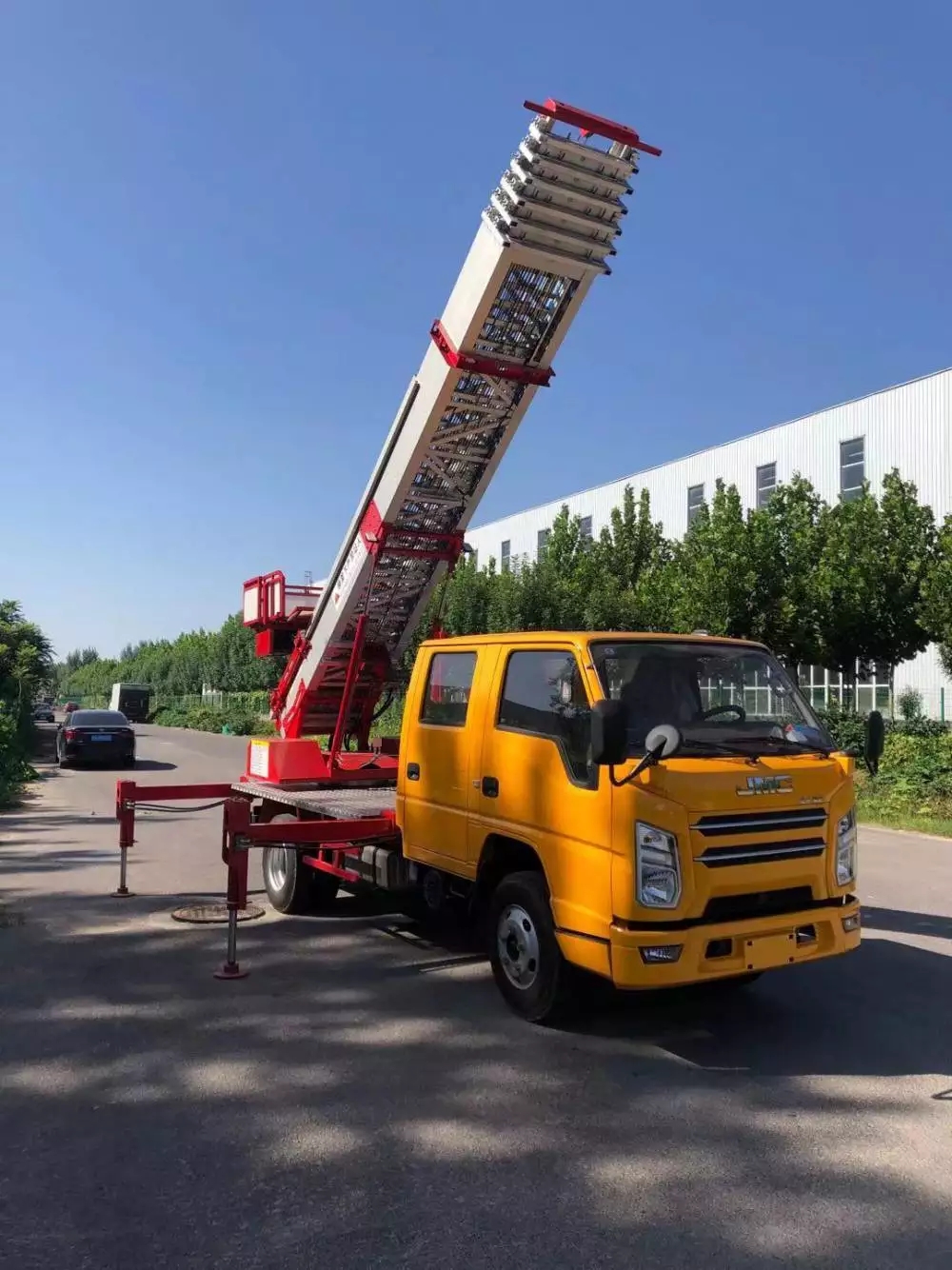 临沭附近的云梯车出租服务：轻松解决高空作业需求