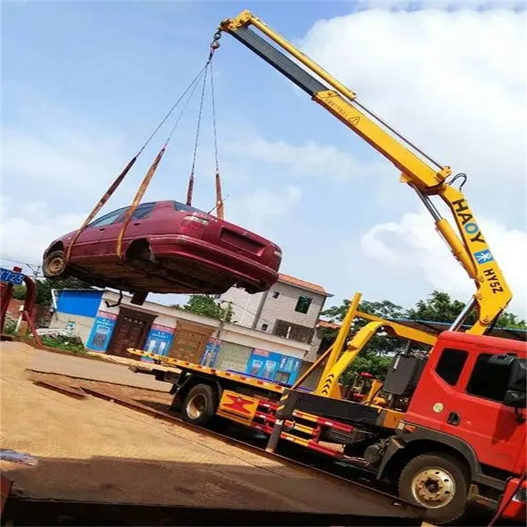 临沭吊车吊汽车的正确方法